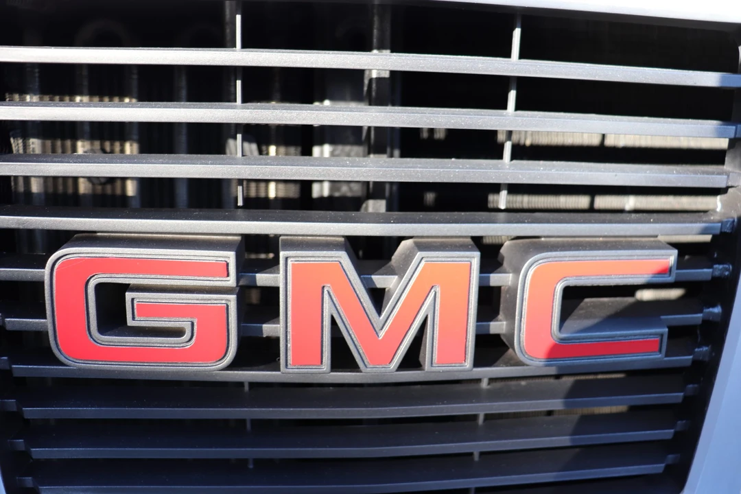 1985 GMC Suburban 7th Gen - Image 26 of 31