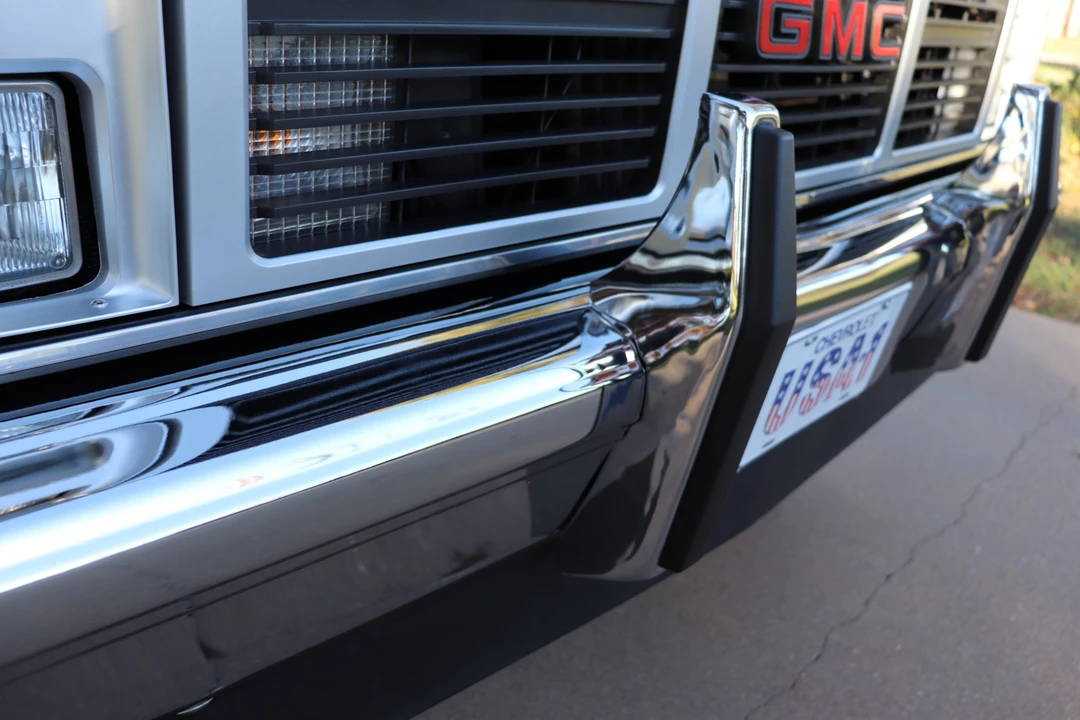 1985 GMC Suburban 7th Gen - Image 28 of 31