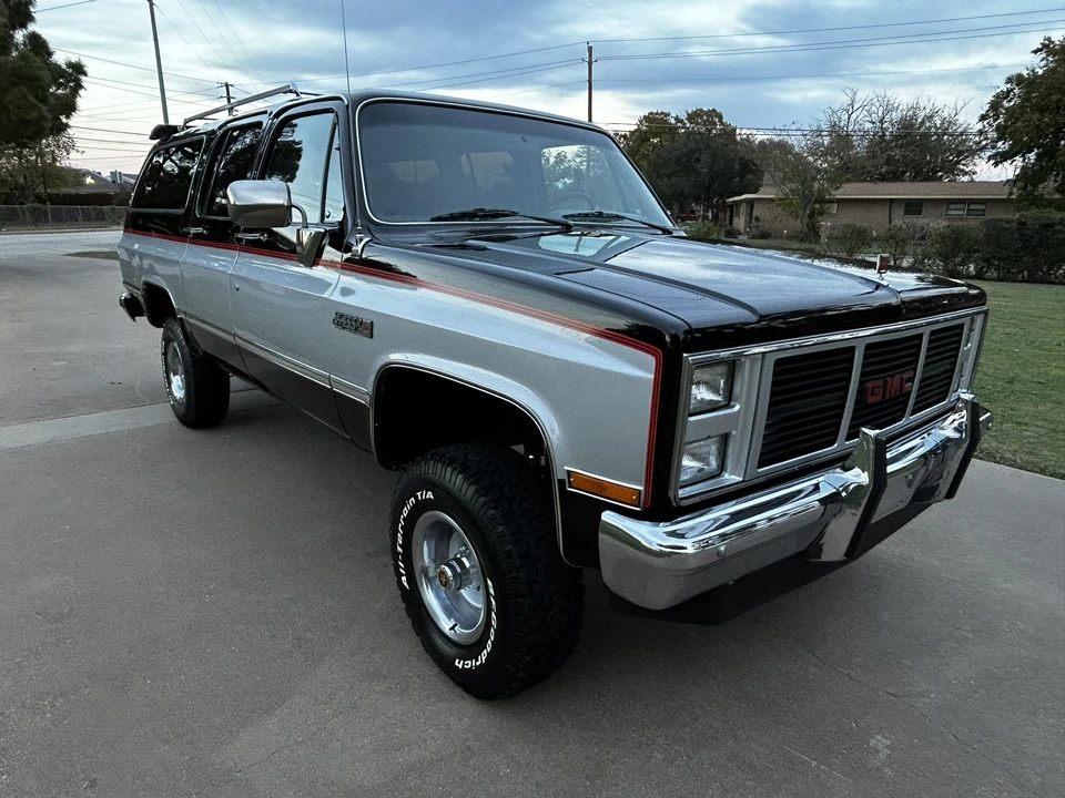 1985 GMC Suburban 7th Gen - Image 16 of 31