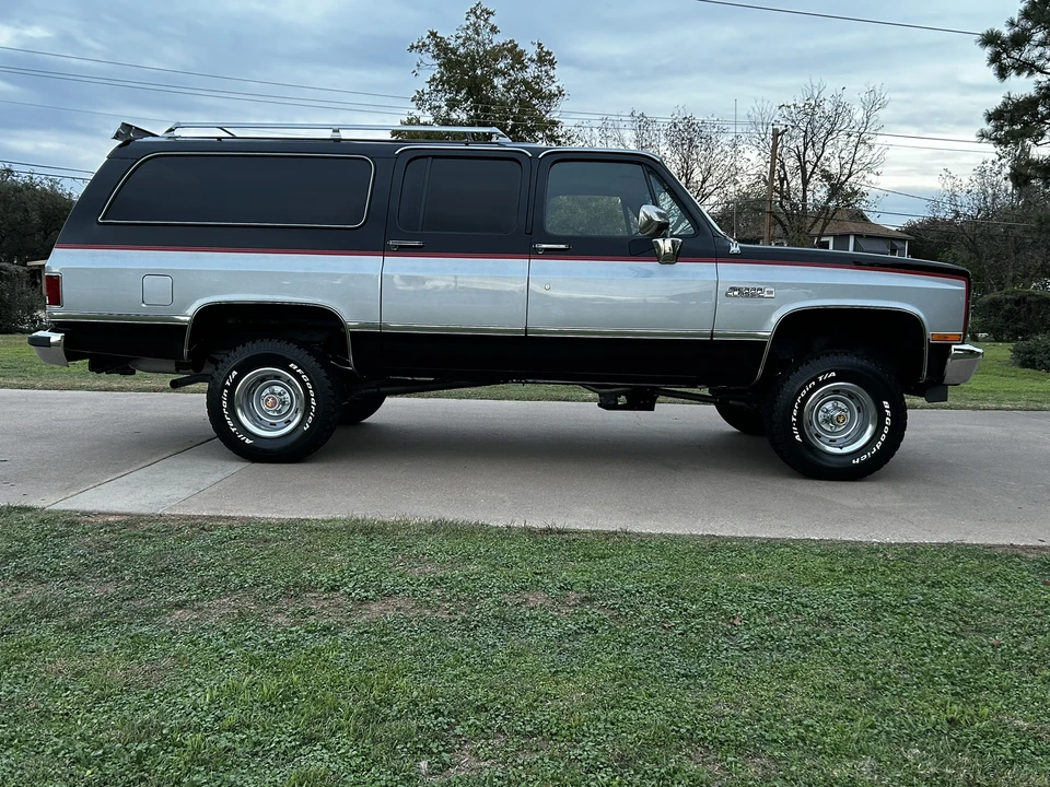 1985 GMC Suburban 7th Gen - Image 12 of 31