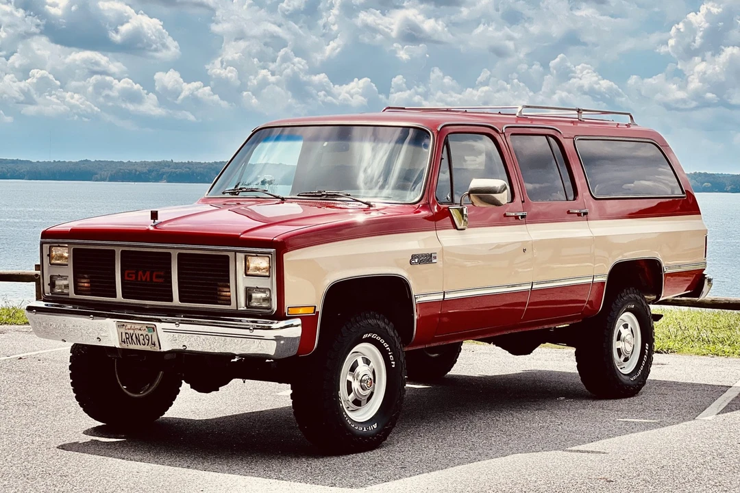 1985 GMC Suburban 7th Gen - Image 11 of 31