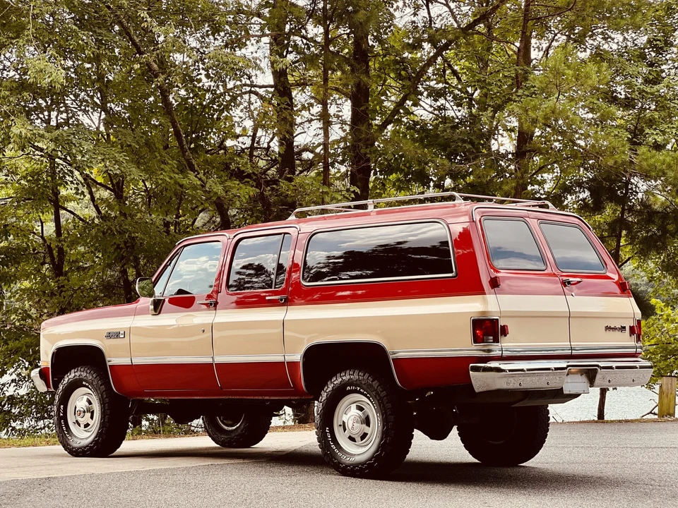 1985 GMC Suburban 7th Gen - Image 28 of 31