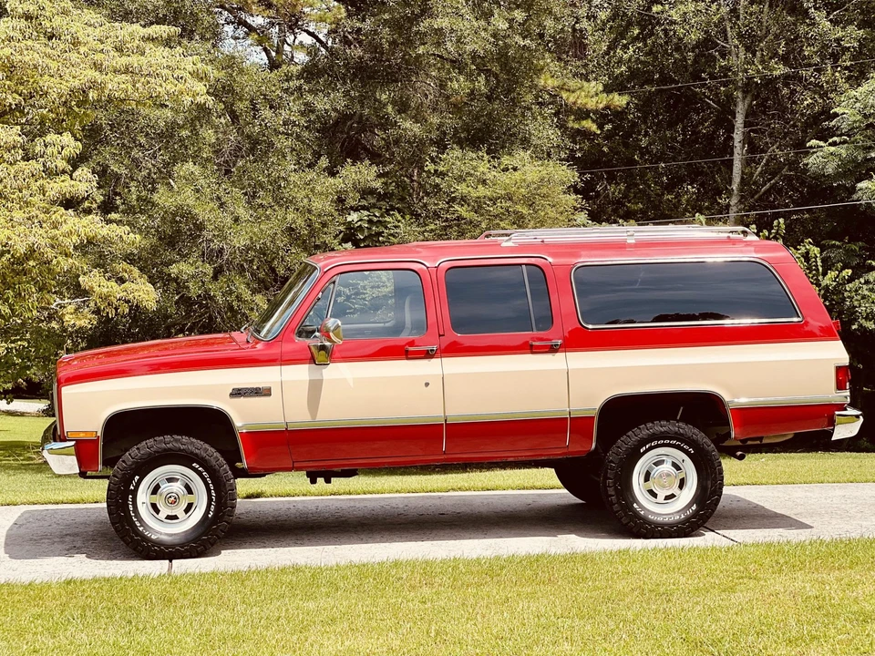 1985 GMC Suburban 7th Gen - Image 25 of 31