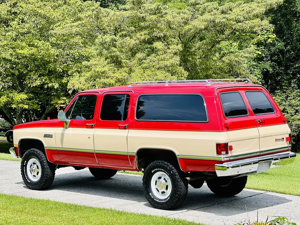1985 GMC Suburban 7th Gen - Image 24 of 31
