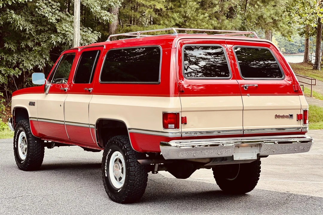1985 GMC Suburban 7th Gen - Image 23 of 31