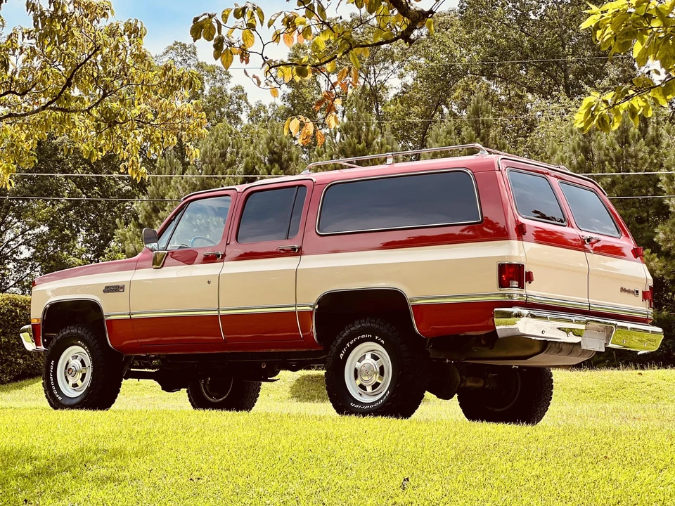 1985 GMC Suburban 7th Gen - Image 26 of 31
