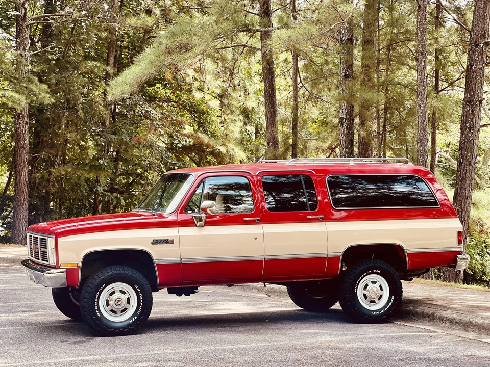1985 GMC Suburban 7th Gen - Image 16 of 31