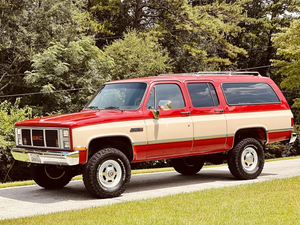 1985 GMC Suburban 7th Gen - Image 12 of 31