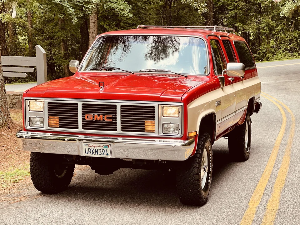1985 GMC Suburban 7th Gen - Image 2 of 31