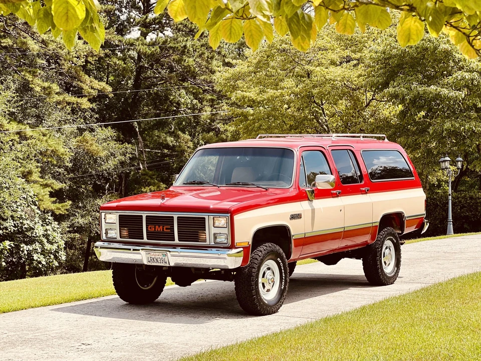 1985 GMC Suburban 7th Gen - Image 13 of 31
