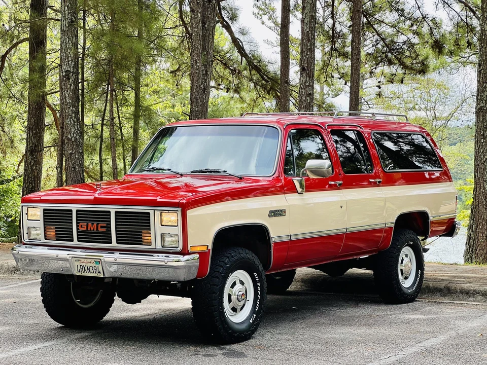 1985 GMC Suburban 7th Gen - Image 3 of 31