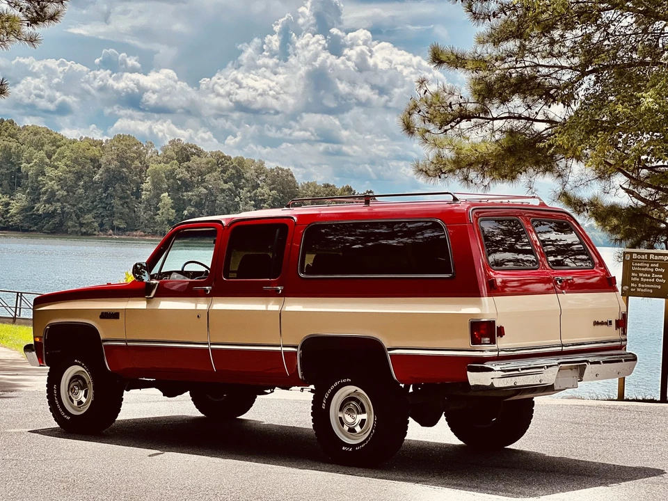1985 GMC Suburban 7th Gen - Image 20 of 31