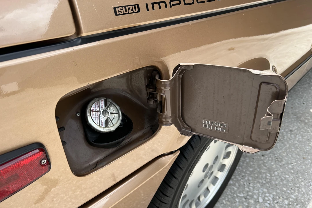 1985 Isuzu Impulse - Image 27 of 28