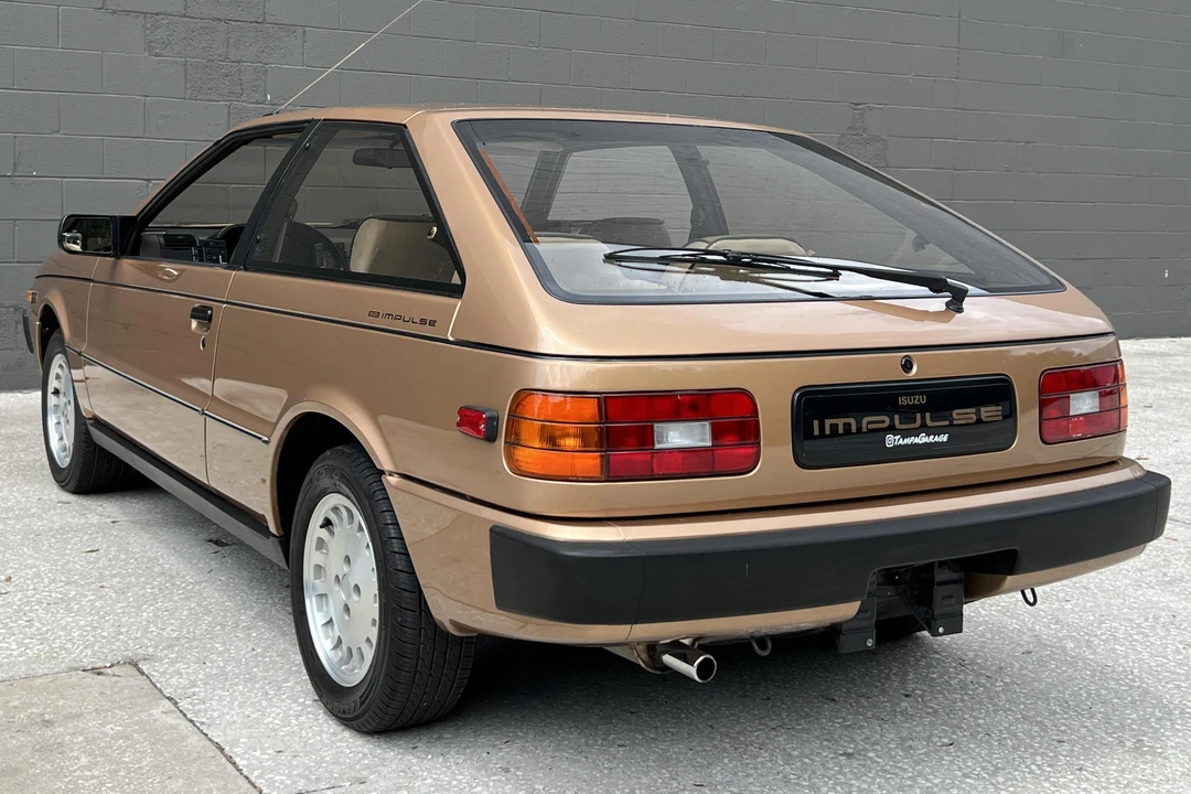 1985 Isuzu Impulse - Image 4 of 28