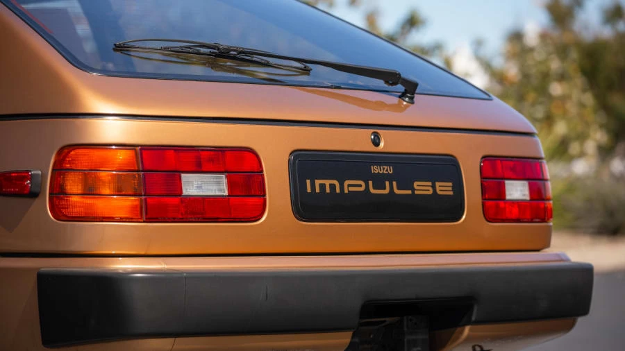 1985 Isuzu Impulse - Image 10 of 16