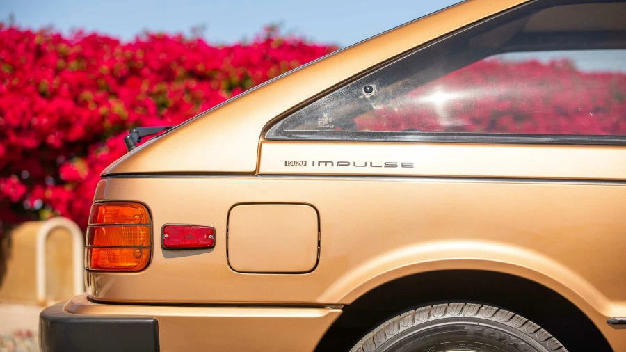 1985 Isuzu Impulse - Image 15 of 16