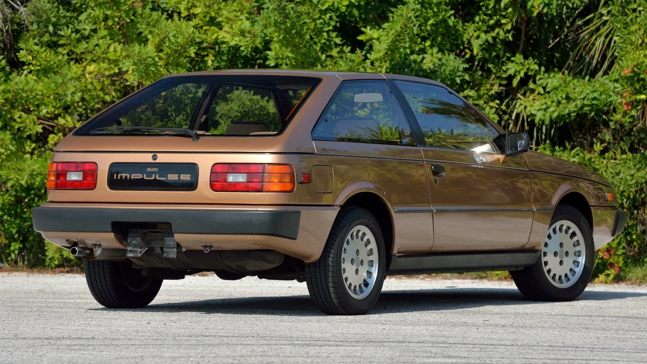 1985 Isuzu Impulse - Image 3 of 20