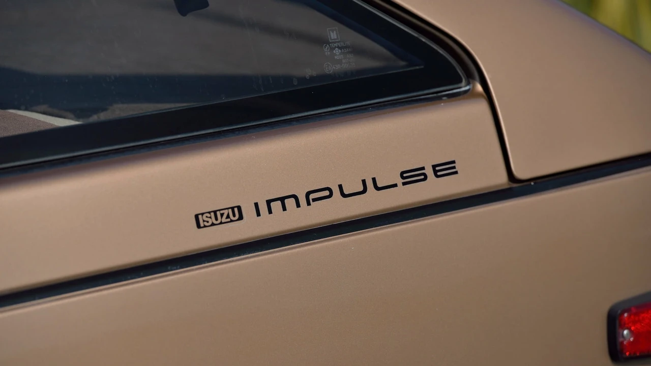 1985 Isuzu Impulse - Image 11 of 20