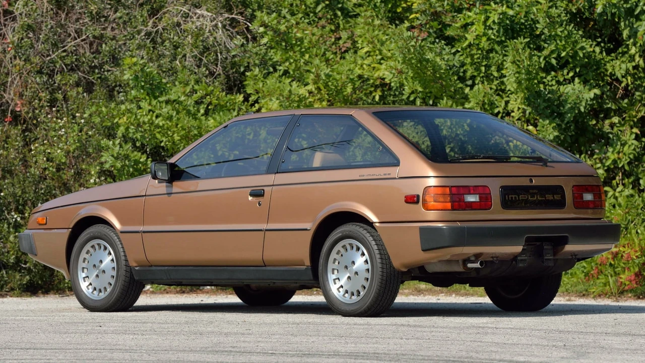 1985 Isuzu Impulse - Image 13 of 20