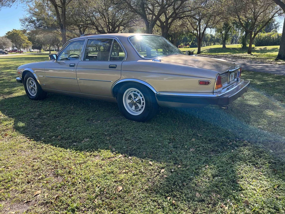 1985 Jaguar XJ Series 3 - Image 11 of 31