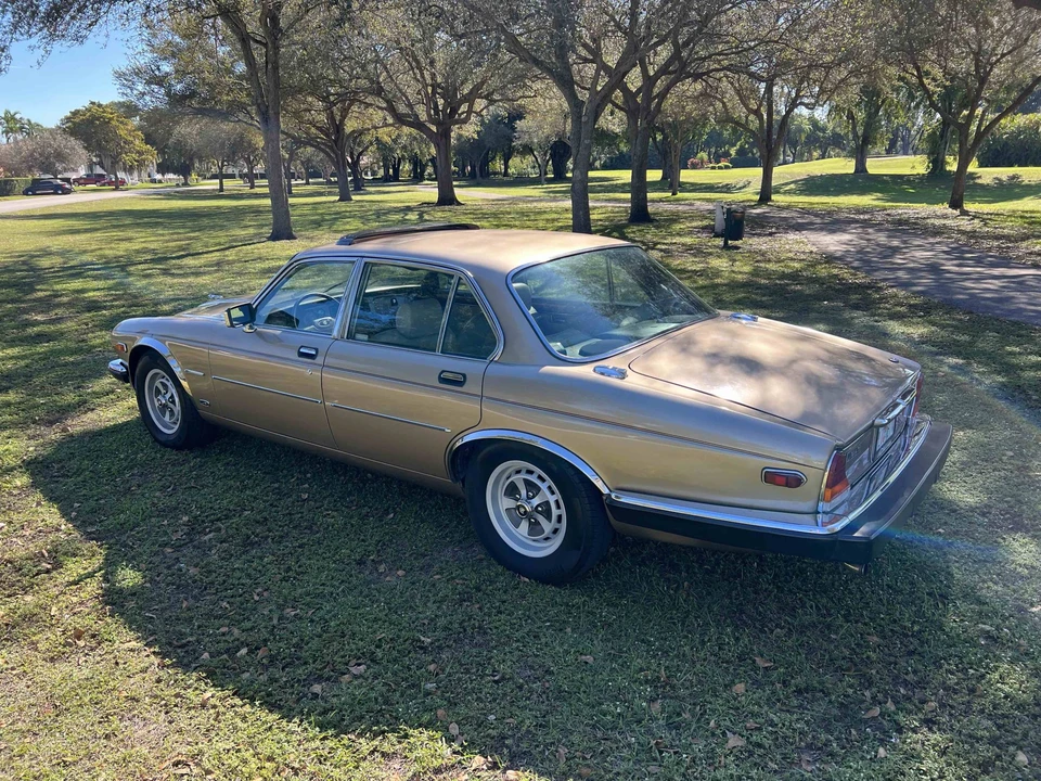 1985 Jaguar XJ Series 3 - Image 12 of 31