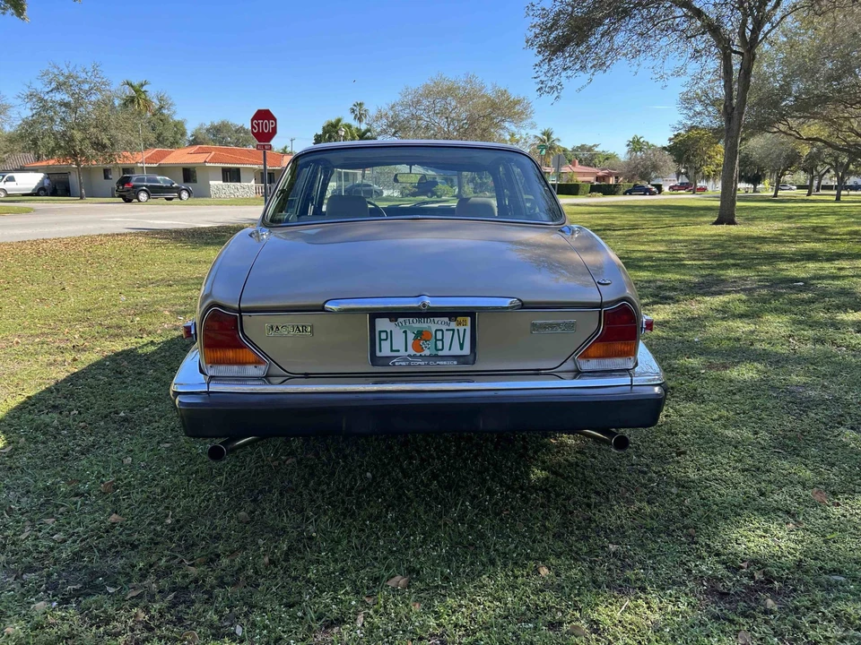 1985 Jaguar XJ Series 3 - Image 13 of 31