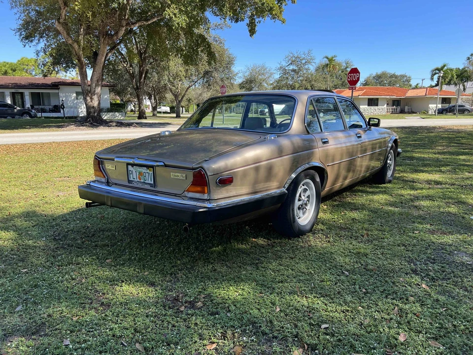 1985 Jaguar XJ Series 3 - Image 15 of 31