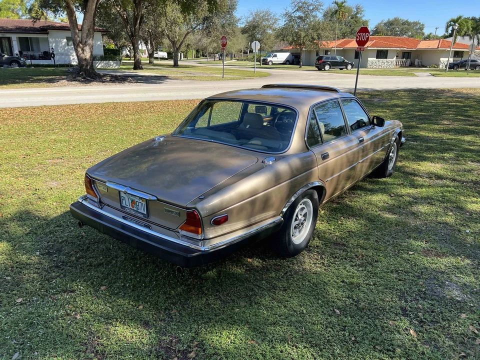 1985 Jaguar XJ Series 3 - Image 16 of 31