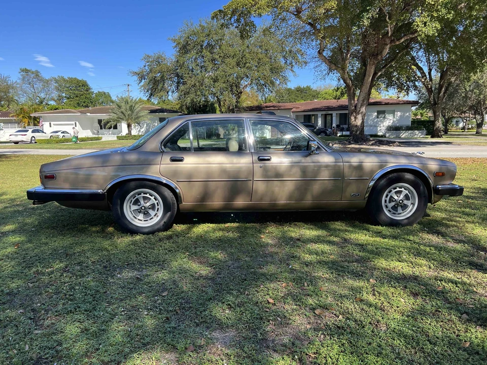 1985 Jaguar XJ Series 3 - Image 17 of 31
