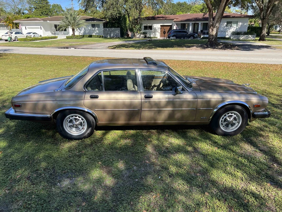 1985 Jaguar XJ Series 3 - Image 18 of 31