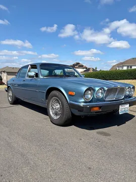 1985 Jaguar XJ6 Vanden Plas