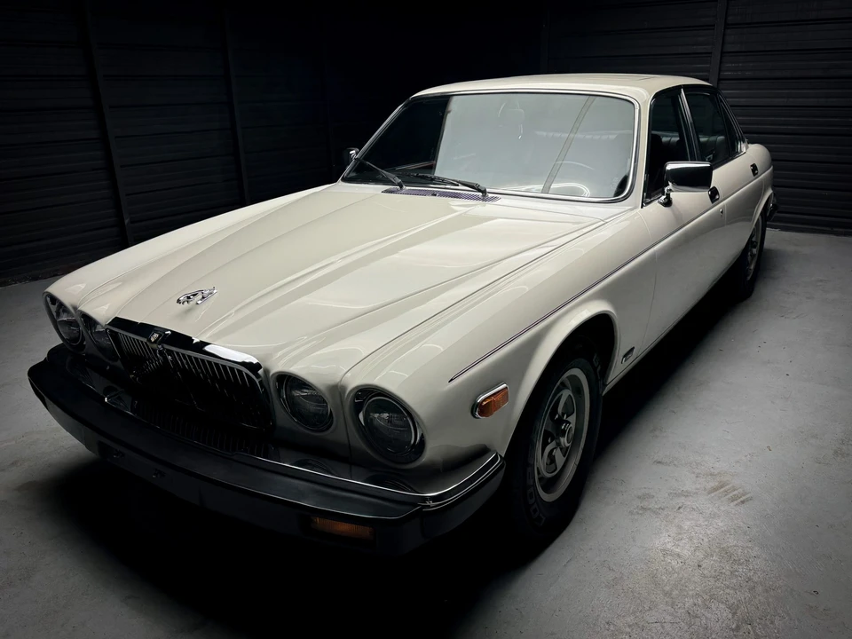 1985 Jaguar XJ Series 3 - Image 9 of 31