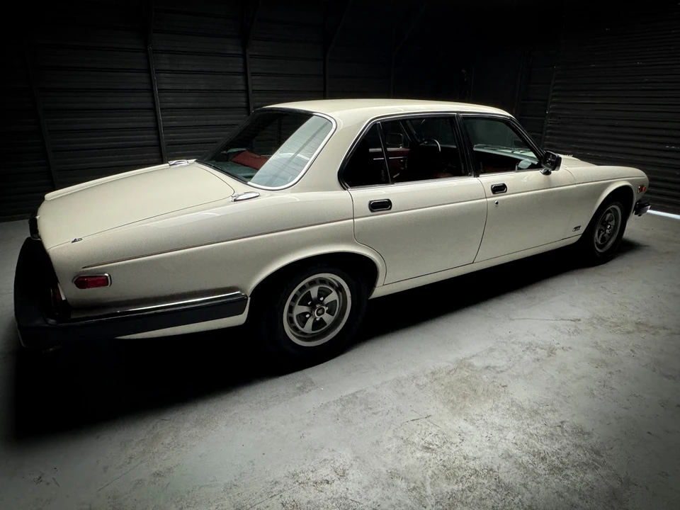1985 Jaguar XJ Series 3 - Image 18 of 31