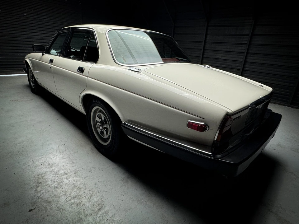 1985 Jaguar XJ Series 3 - Image 14 of 31