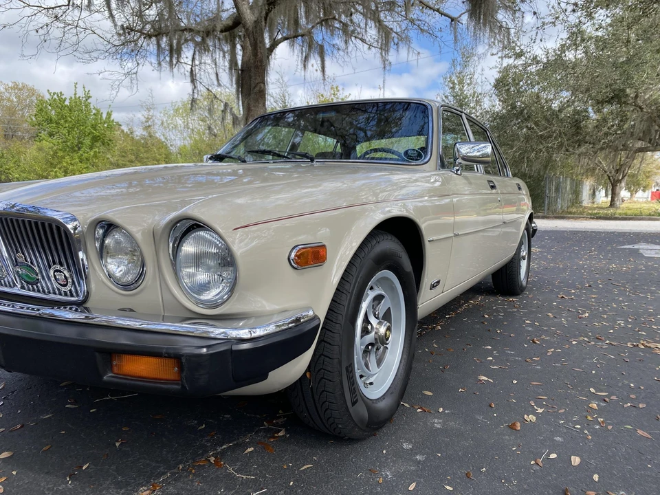 1985 Jaguar XJ Series 3 - Image 28 of 31