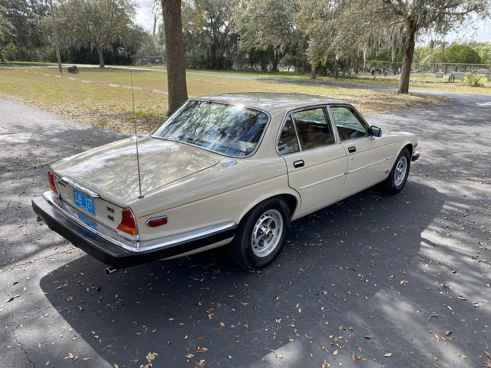 1985 Jaguar XJ Series 3 - Image 12 of 31
