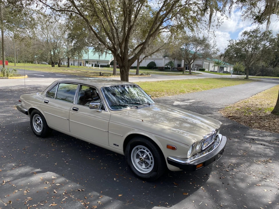1985 Jaguar XJ Series 3 - Image 15 of 31