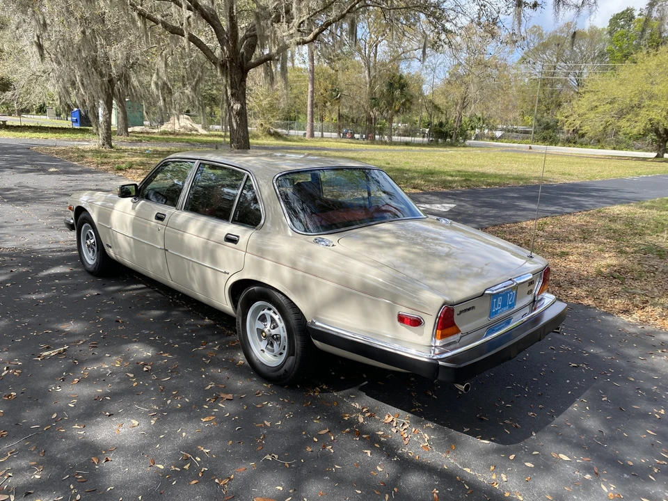 1985 Jaguar XJ Series 3 - Image 9 of 31