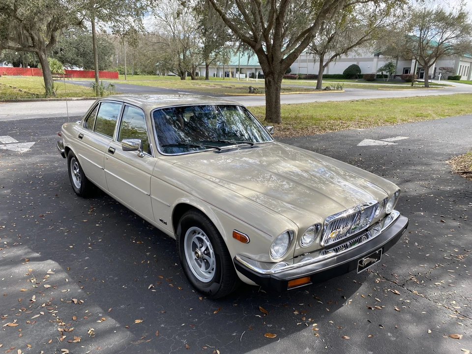 1985 Jaguar XJ Series 3 - Image 17 of 31