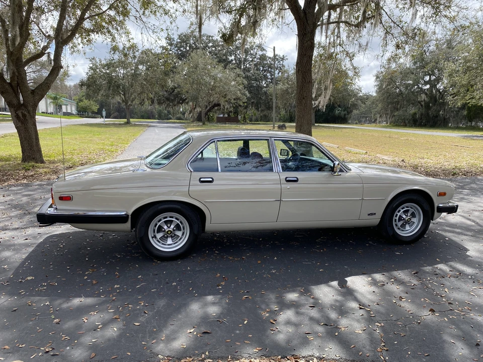 1985 Jaguar XJ Series 3 - Image 13 of 31