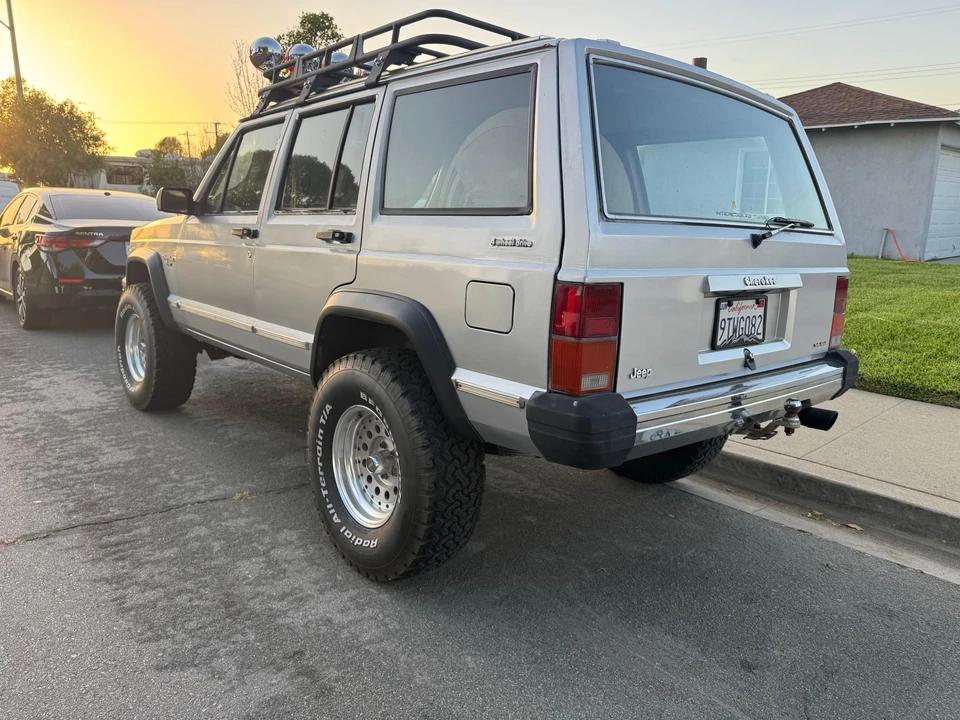 1985 Jeep XJ Cherokee - Image 10 of 31