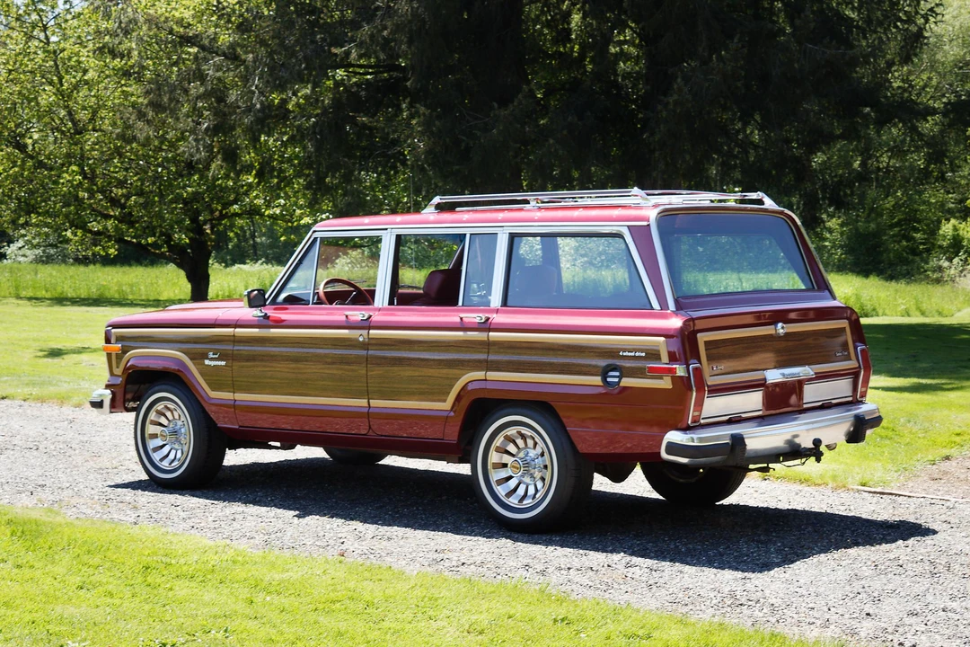 1985 Jeep SJ Grand Wagoneer - Image 11 of 31