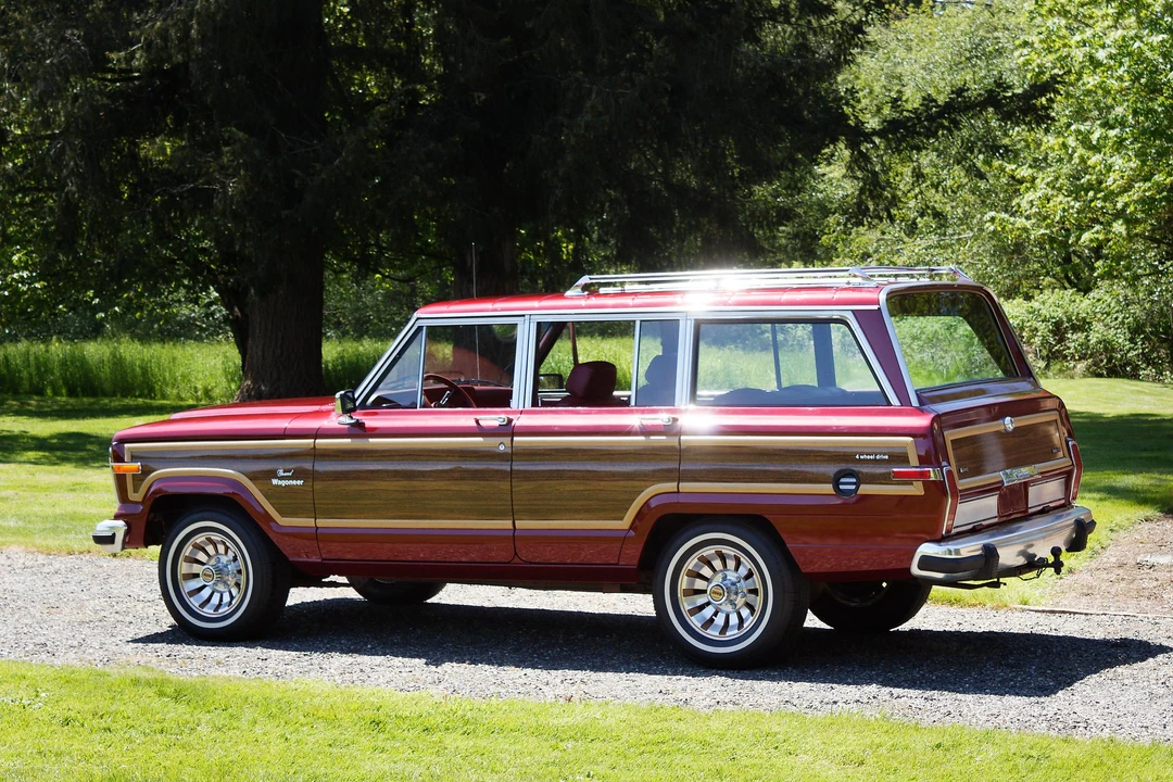 1985 Jeep SJ Grand Wagoneer - Image 10 of 31