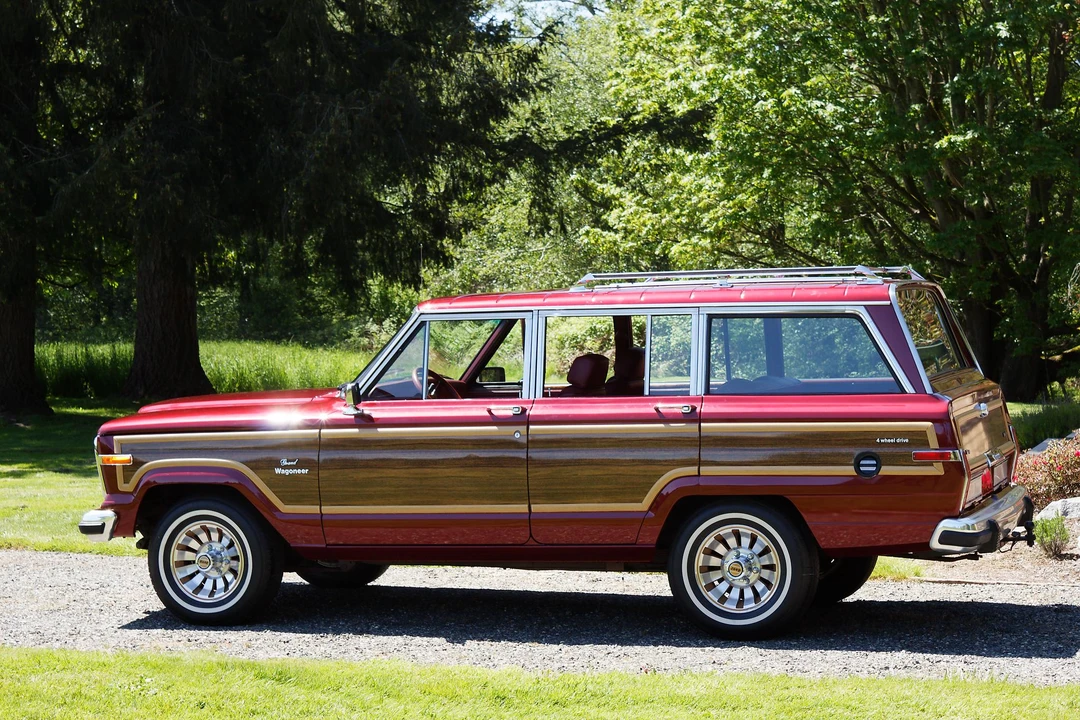 1985 Jeep SJ Grand Wagoneer - Image 9 of 31