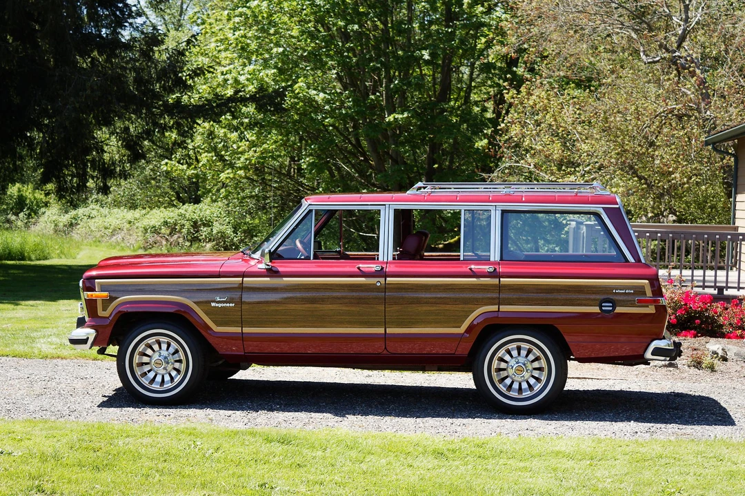 1985 Jeep SJ Grand Wagoneer - Image 8 of 31