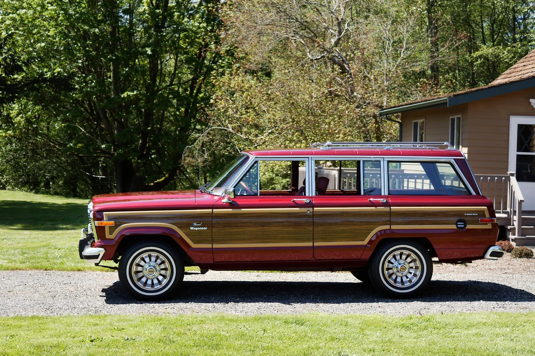 1985 Jeep SJ Grand Wagoneer - Image 7 of 31