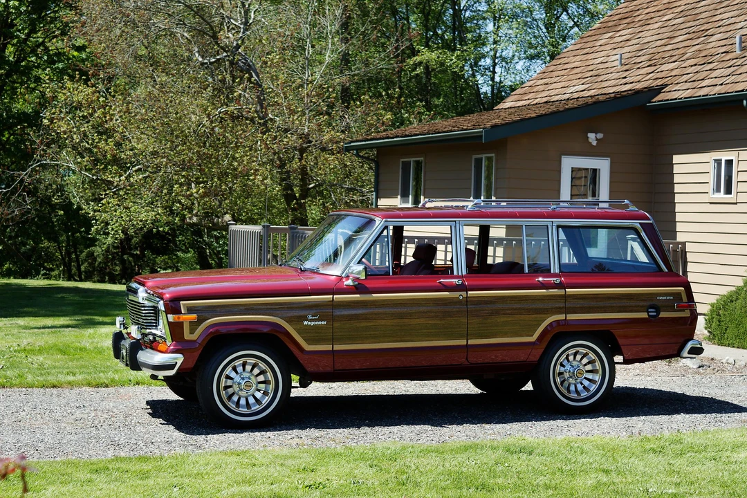 1985 Jeep SJ Grand Wagoneer - Image 6 of 31