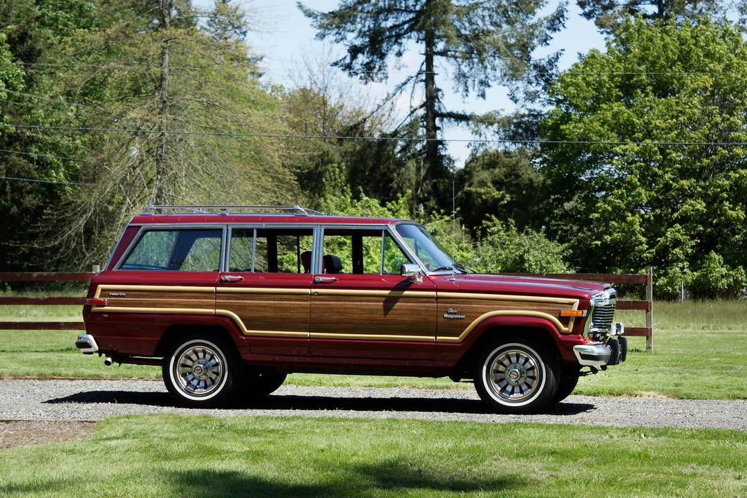 1985 Jeep SJ Grand Wagoneer - Image 14 of 31