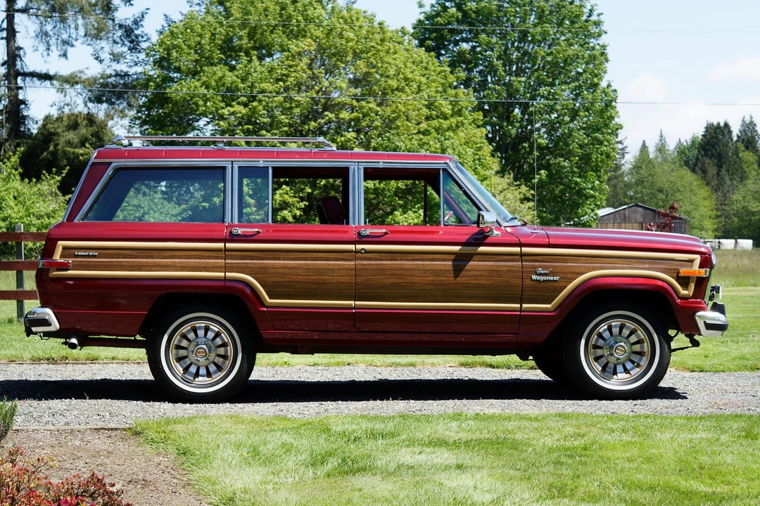 1985 Jeep SJ Grand Wagoneer - Image 13 of 31