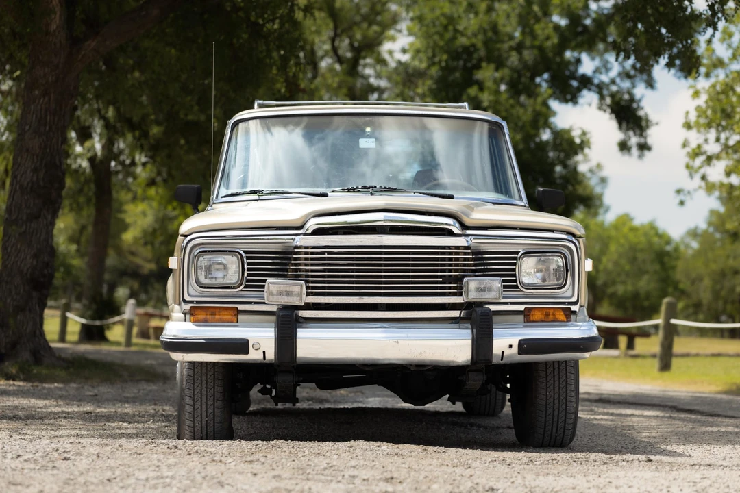 1985 Jeep SJ Grand Wagoneer - Image 6 of 31